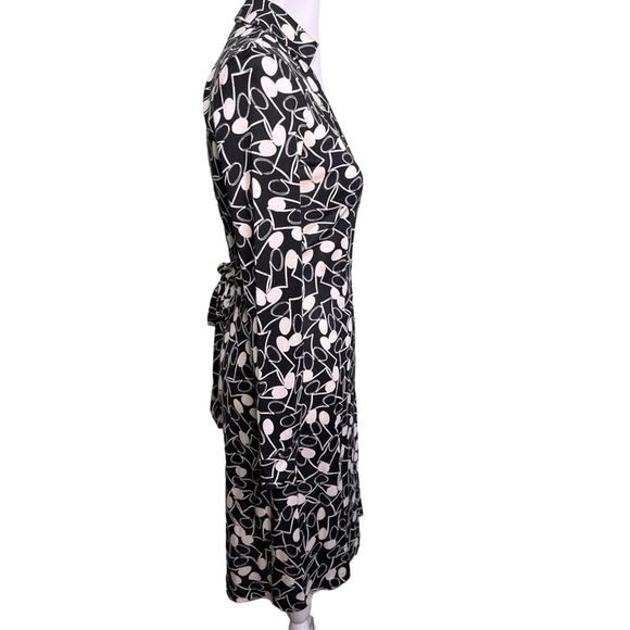 Diane von Furstenberg Black & White Squiggle Print Wrap Dress Size 2 - Picture 9 of 14